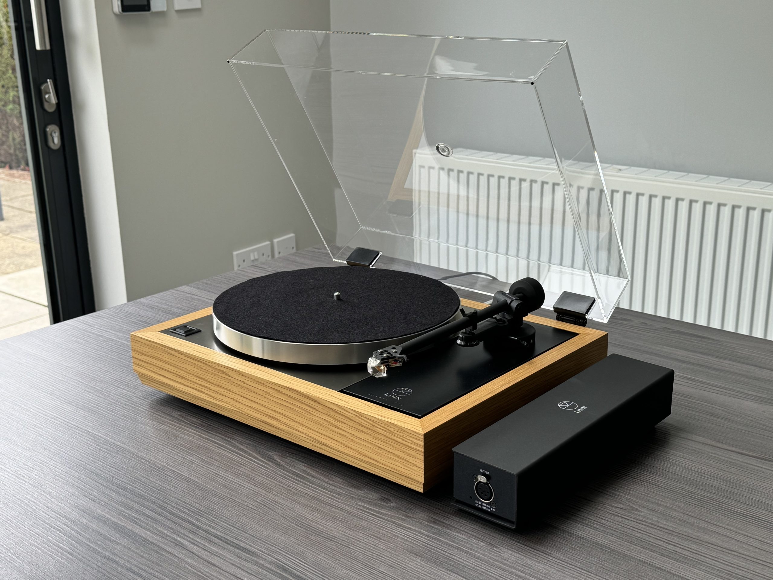 Akurate Specification LP12 – in Superb, as new condition on a beautiful solid oak plinth (1024.2)