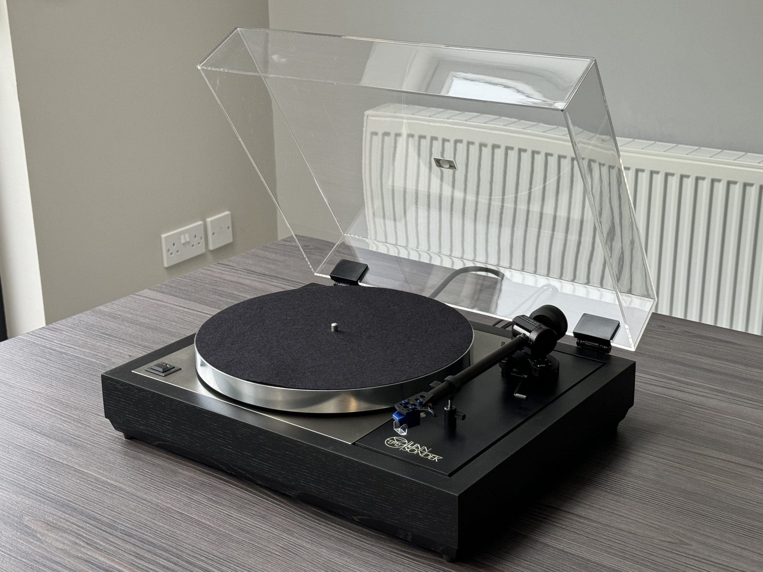 Linn Sondek LP12 – A Fabulous looking deck, a perfect blend of vintage character and current components. (1124.2)