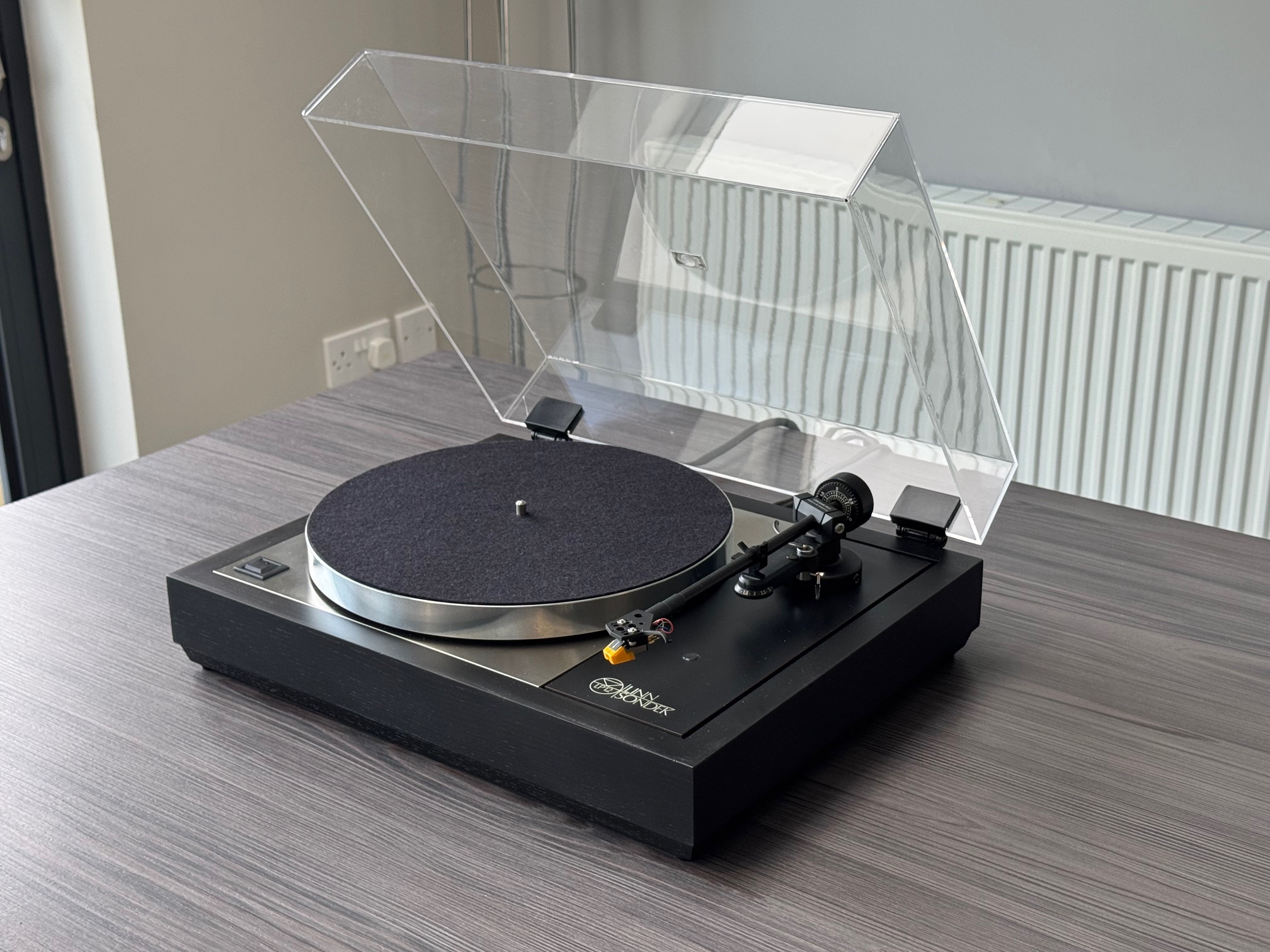 Linn Sondek LP12 – Lovely Original Black Deck. Fully Restored. Basik +, Linn K9 Cartridge/ Valhalla. (0125.1)