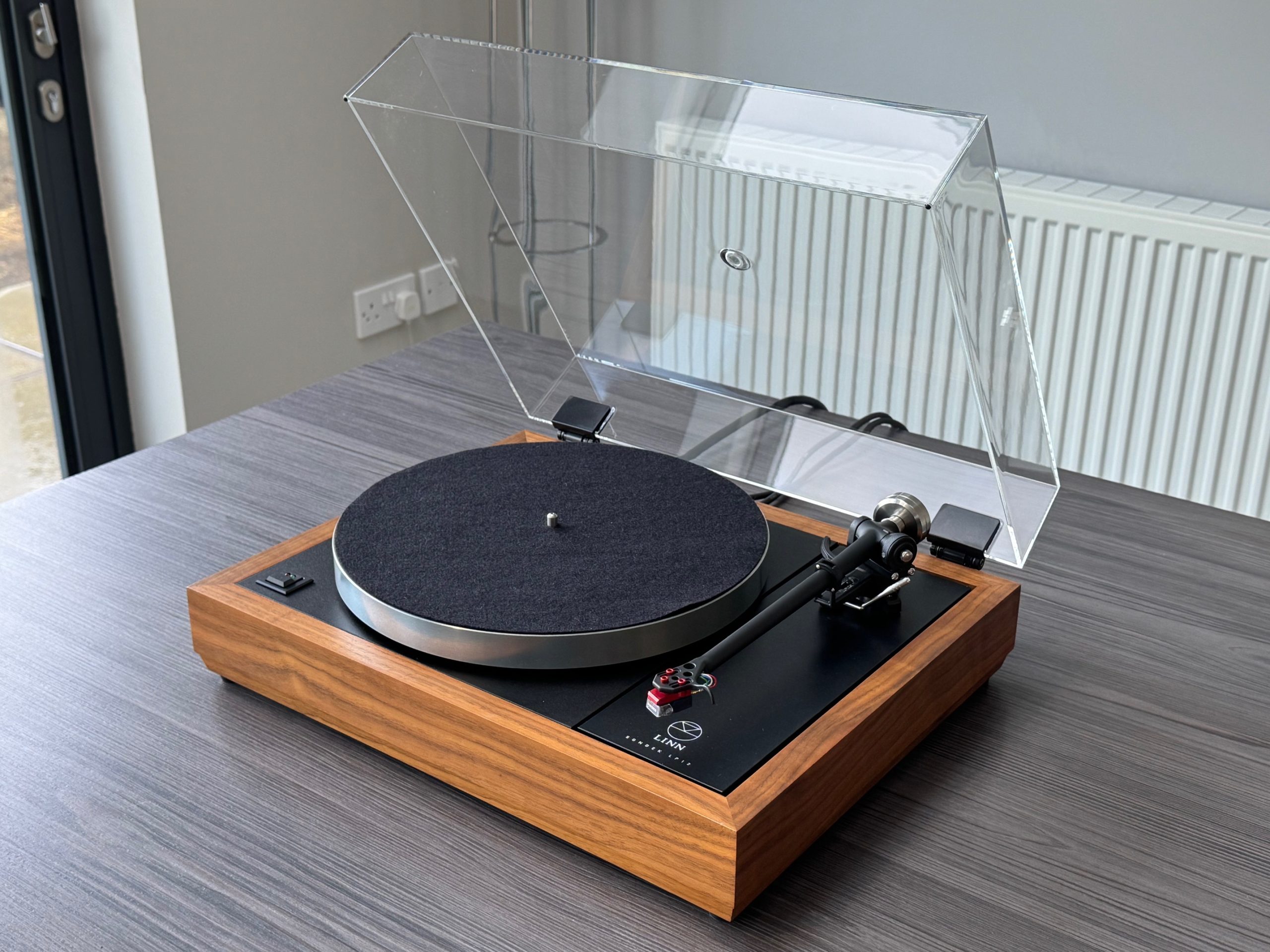 Linn LP12 – Kore, Karousel, Zeus, New Rega RB330 & New AT TrigB 3R Fitted – absolutely gorgeous deck that sounds even better than it looks – if that is actually possible! (0125.2)