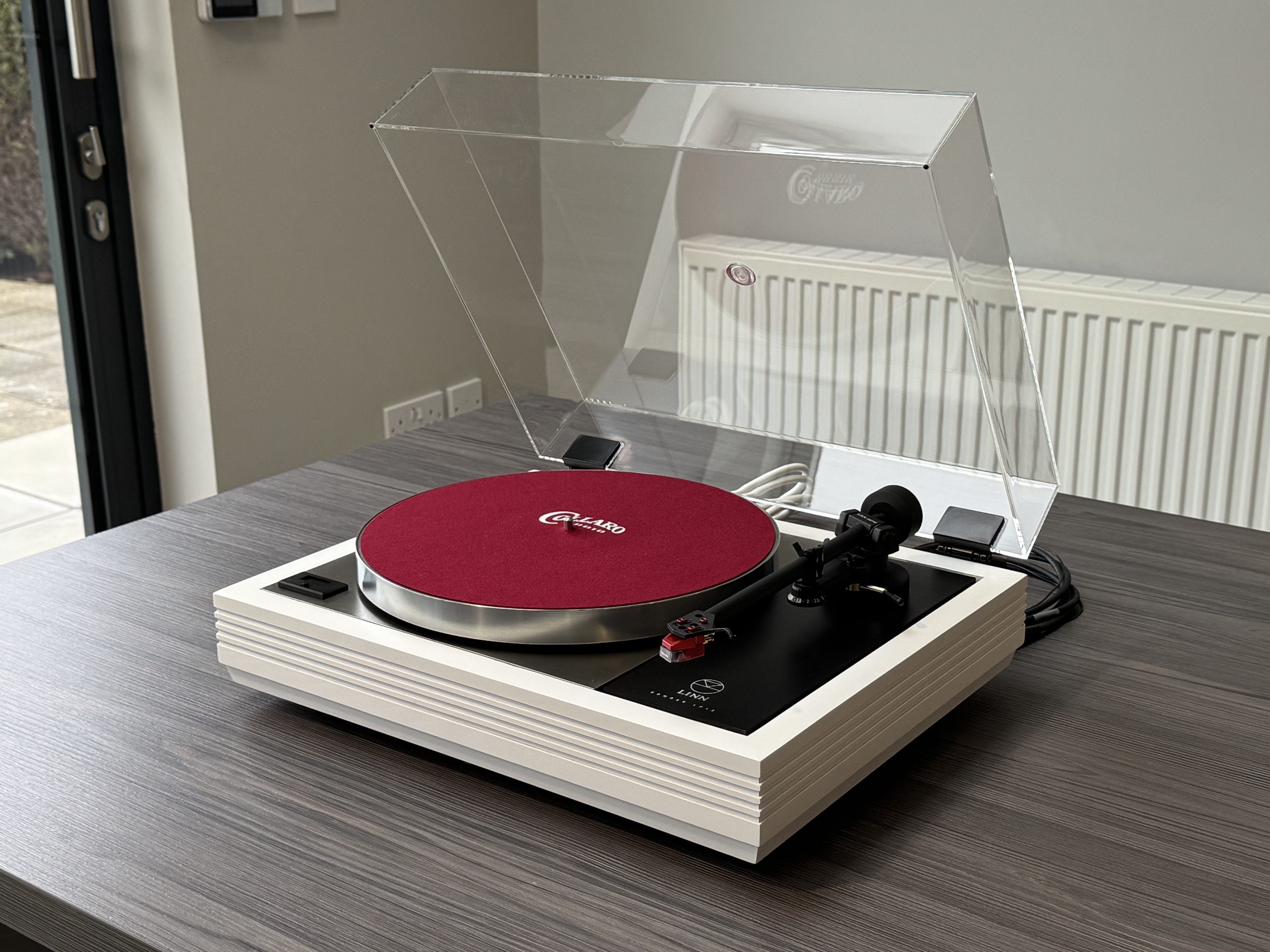 Beautiful, Unique White Fluted LP12 – superb specification, looks great and sounds fantastic. Yet another superb current specification turntable I am able to bring to the market for you. This turntable has been designed and built to provide possibly the best value available at this price point – you are getting a deck that will sound and perform absolutely amazingly for less than the price of a new Majik. (0125.4)